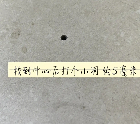 沁水瓷砖空鼓维修公司专业解答在瓷砖铺贴过程中，如果砂料搅拌不均匀，将会带来以下问题