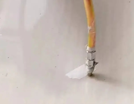 沁水瓷砖空鼓维修公司专业解答在瓷砖铺贴过程中，如果使用的砂料过粗（如全部使用了粗砂），可能会导致以下问题